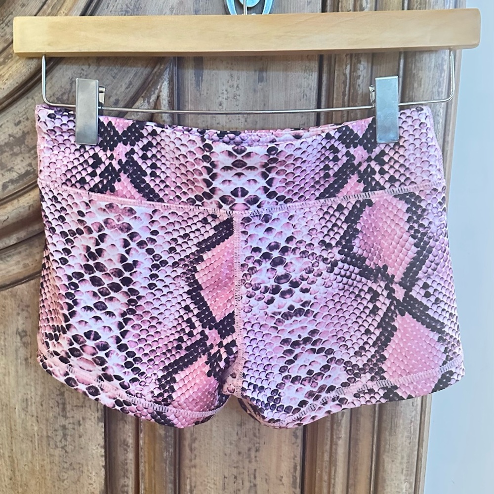Chic Snake Print shorts XS